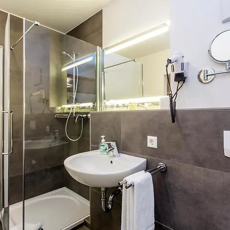 Hotell Holzscheiter 3*